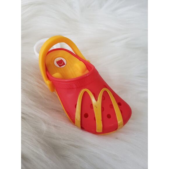 Exclusive No‎ 4 CROCS Plastic Keychain Clip 2024 McDonald's HAPPY MEAL TOY Red - Picture 1 of 3